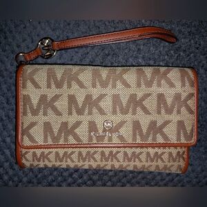 Michael kors wristlet